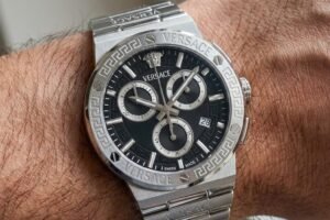 Comment reconnaître une montre originale Versace